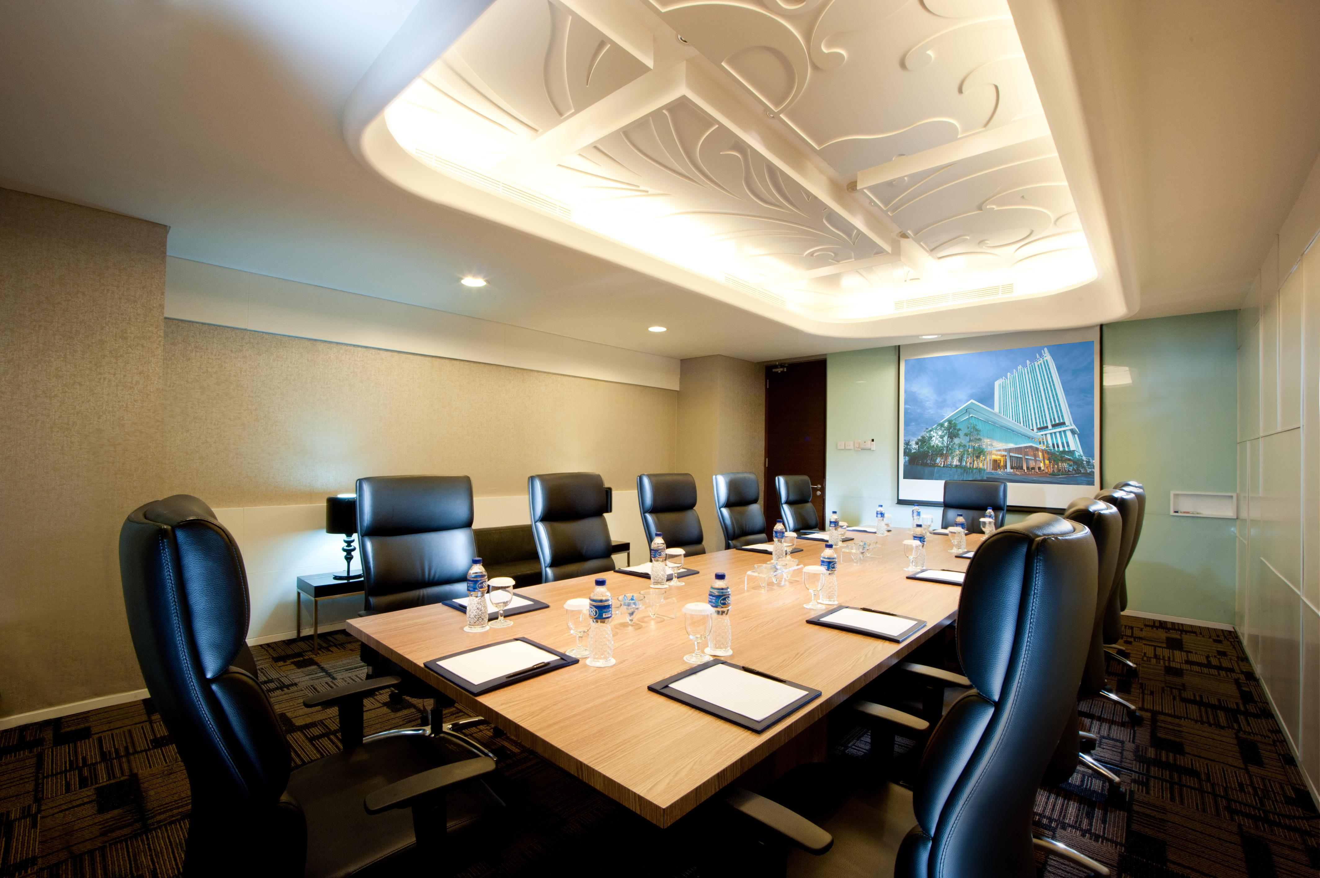 Js Luwansa Hotel & Convention Center Jakarta Exterior photo