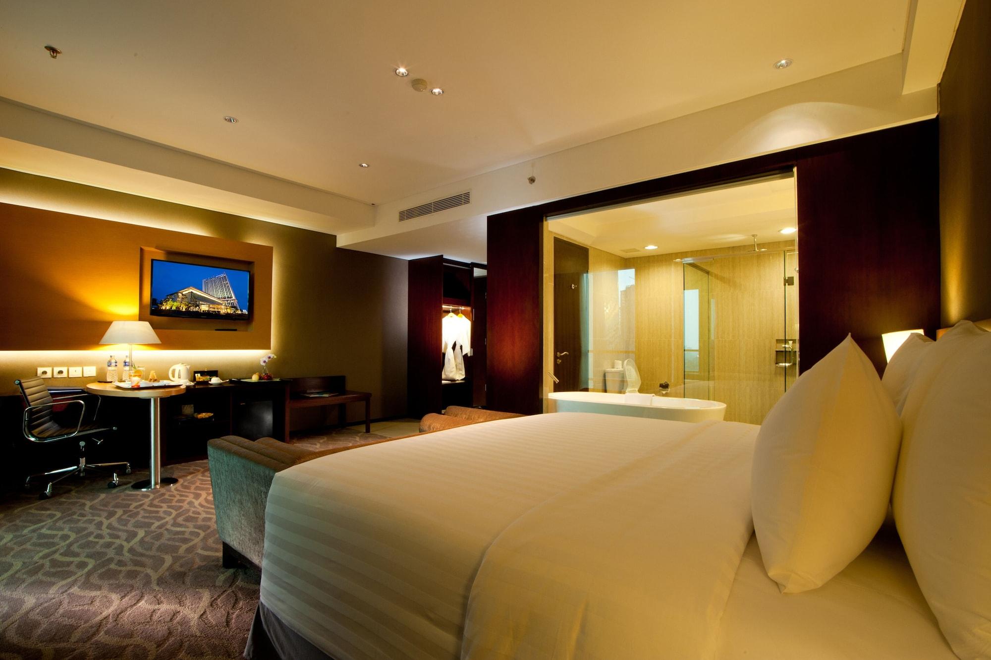 Js Luwansa Hotel & Convention Center Jakarta Exterior photo